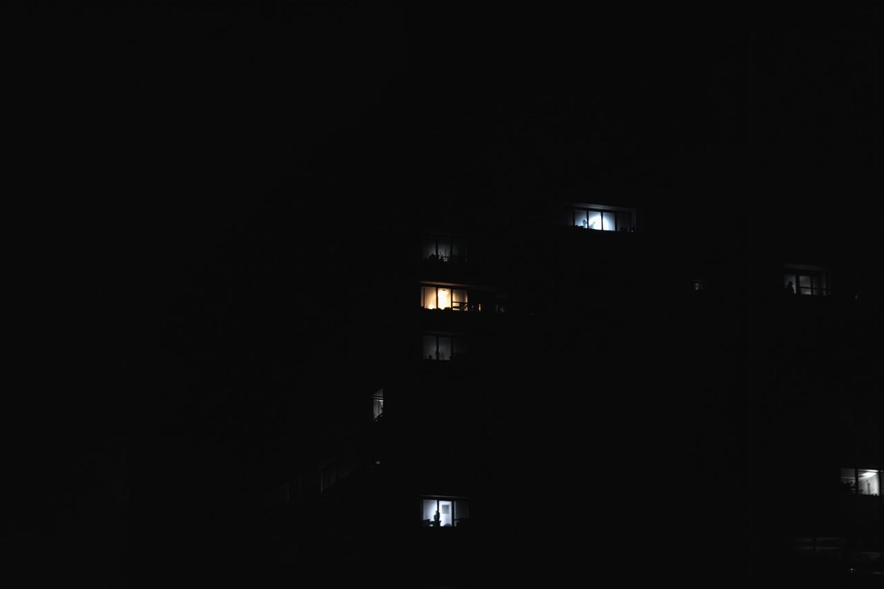某男星夜宿女网红家中疑似出轨